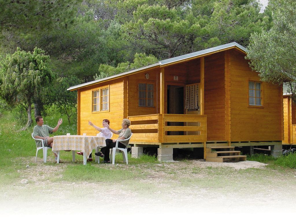 Victoria Cottage Camping Dole Blato  외부 사진